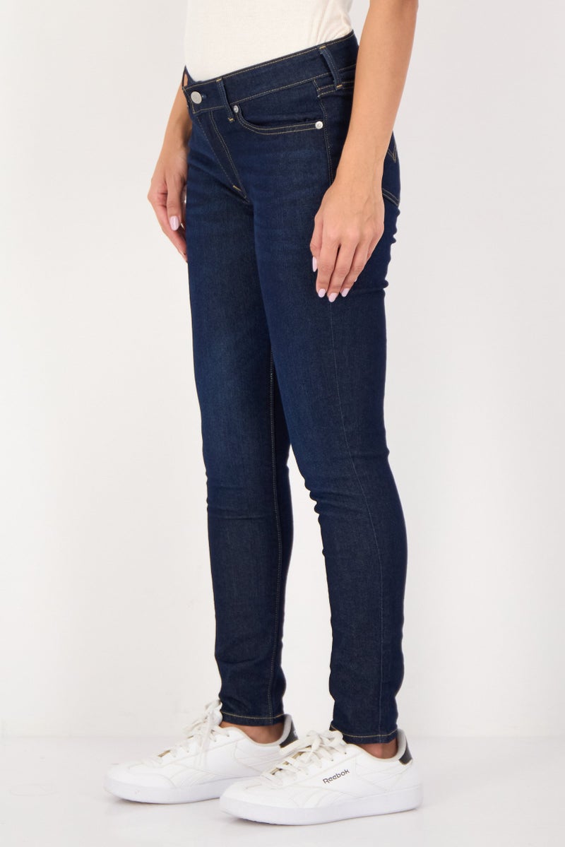 Levi's جينز نسائي ضيق مغسول قابل للتمدد، أزرق داكن - Image 2