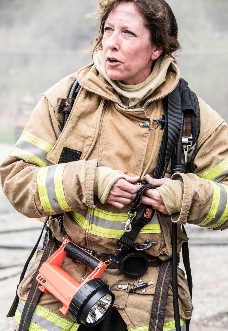 Streamlight 44450 Fire Vulcan 180-Lumen LED Flashlight with Standard System Includes AC/DC Charger, Dual Rear LEDs and Quick Release Shoulder Strap, Orange - Image 5