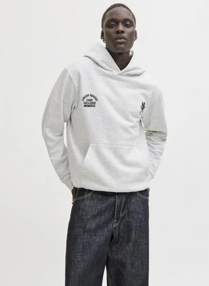 جاك اند جونز هودي بطباعة نصية بقصة عادية