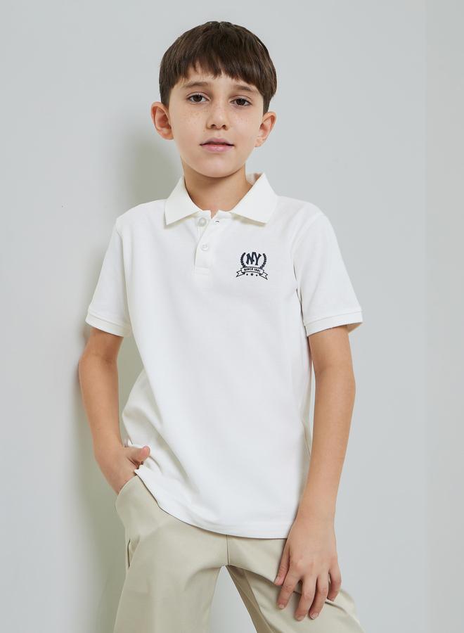 Styli Boys Off White Chest Print Knitted Regular Fit Polo T-Shirt - Image 1