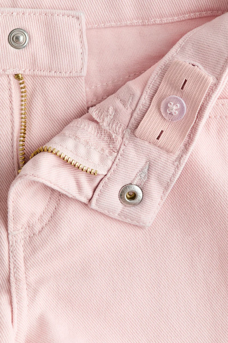 اتش اند ام شورت دنيم من نسيج فائق المرونة