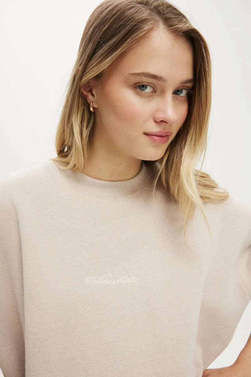 PLUSH GRAPHIC CREW SWEATSHIRT