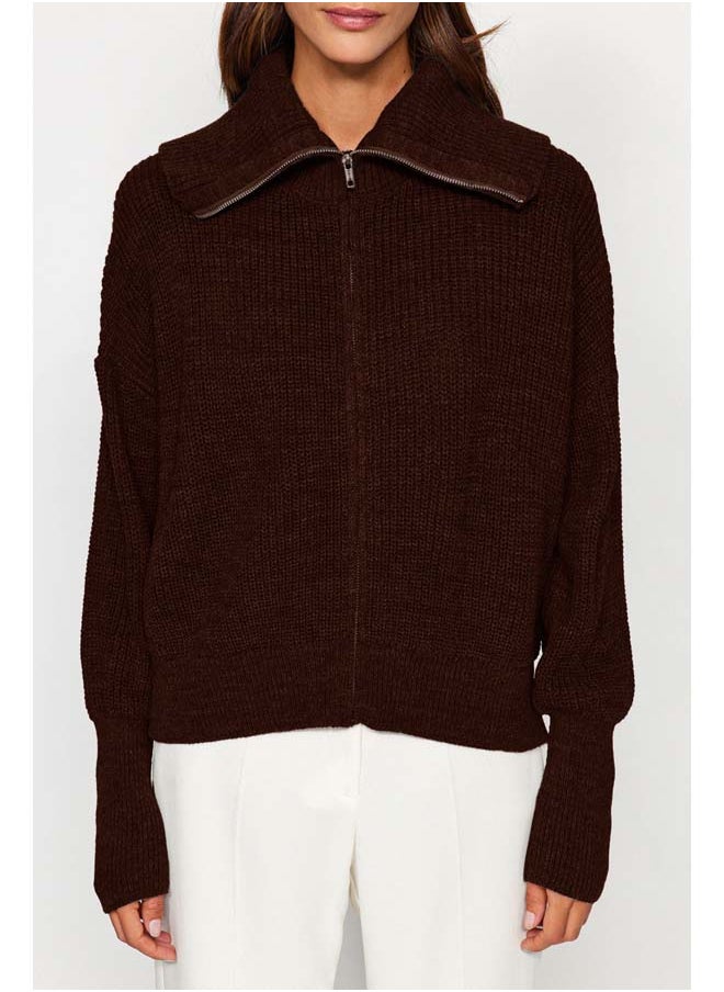 trendyol Dark Brown Wide Pattern Turn-down Collar Zippered Knitwear Cardigan TWOAW24HI00072  - Image 4