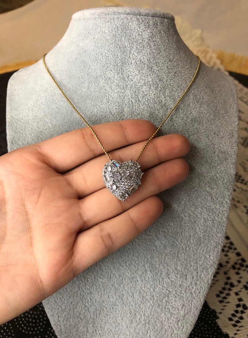 إيكوال سلسال نسائي انيق مصنوع من الاستانلس ستيل مطلي باللون الذهبي عيار 18 بتعليقة قلب مرصعة بالزركون - Image 1