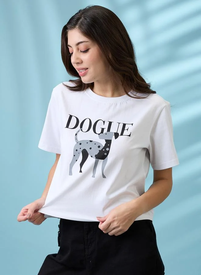 جلو باص بلوزة قصيرة واسعة بطبعة جرافيك