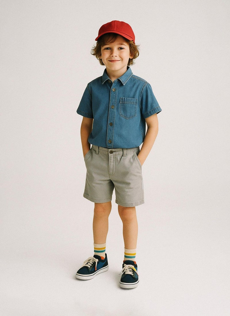 مينوتي شورت تشينو للأولاد بخصر قابل للتعديل - Image 1