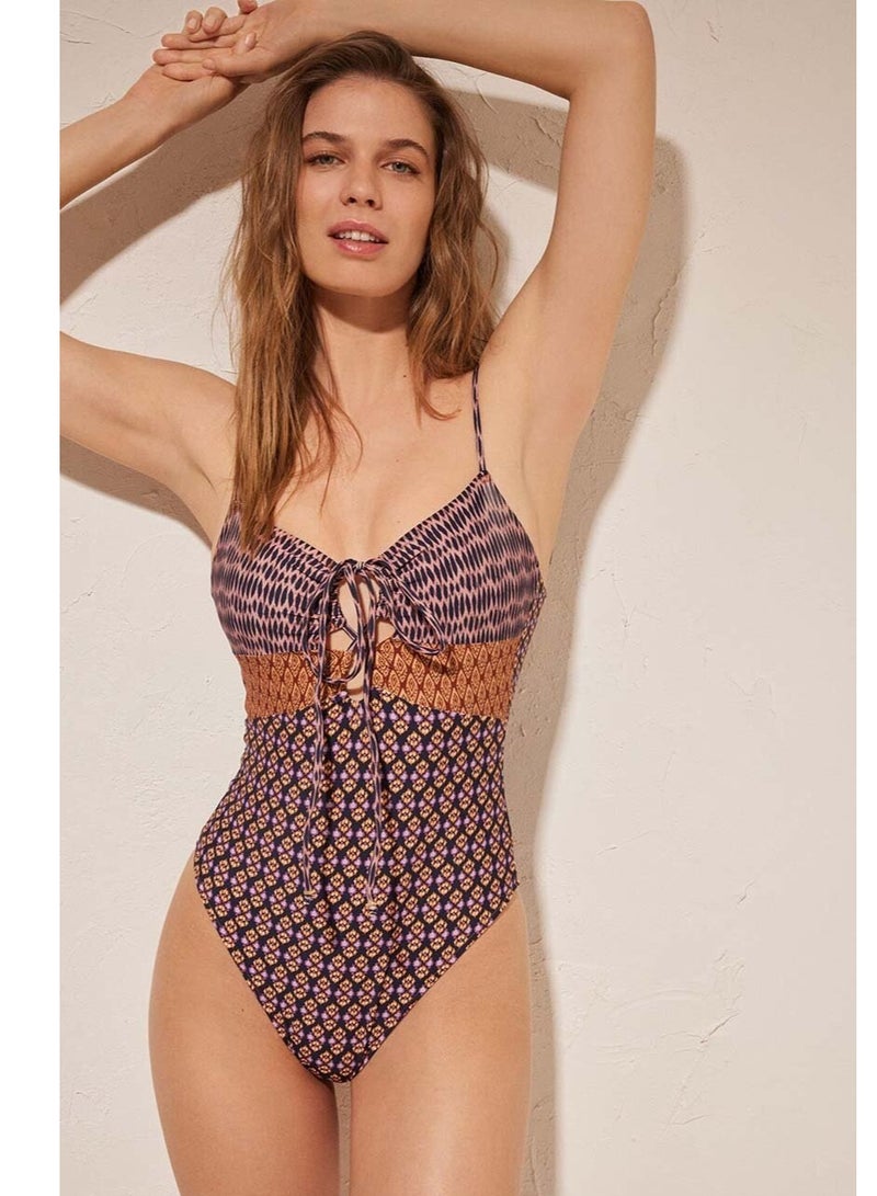 ومن سيكريت ملابس سباحة نسائية بتصميم مرقع وأشرطة - Image 1