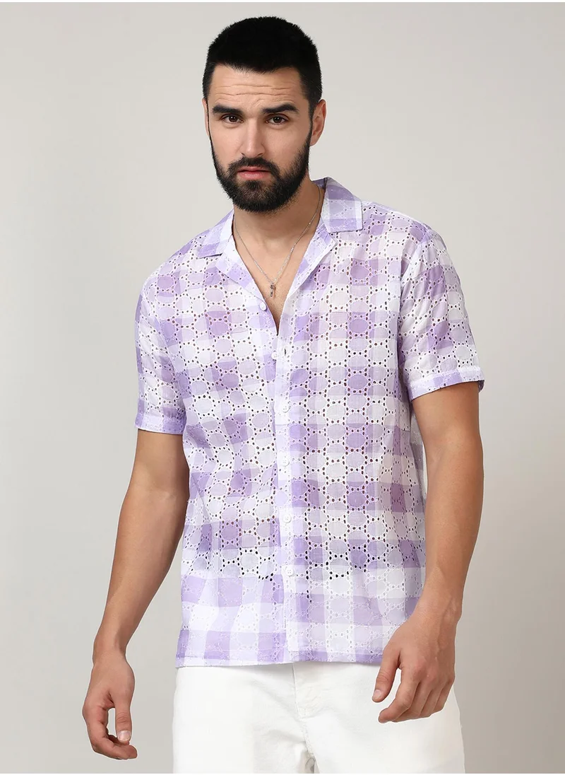 كامبوس سوترا Campus Sutra Men's Lavender & Chalk White Buffalo Check Shirt For Casual Wear | Spread Collar | Short Sleeve | Button Closure | Shirt Crafted With Comfort Fit For Everyday Wear