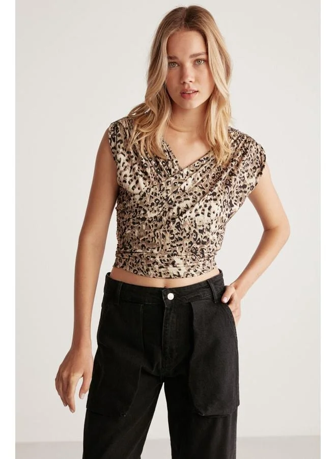GRIMELANGE Marıtsa Women's Sandy Loose-Fit Flexible Fabric Crisscross-Patterned Blouse.