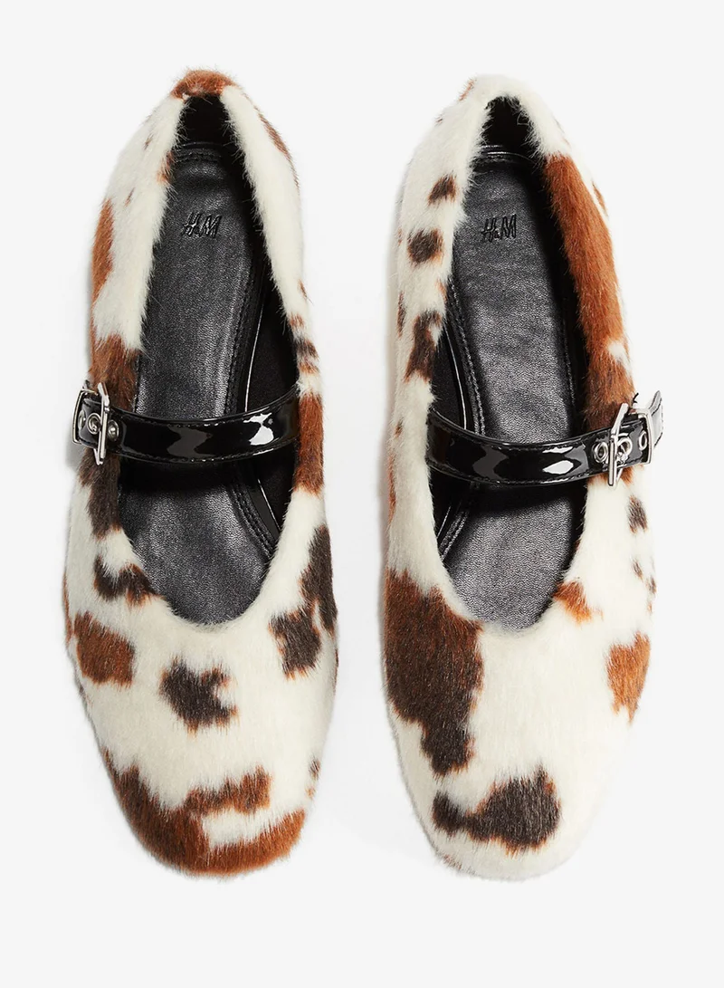 اتش اند ام حذاء باليه بتصميم ماري جين