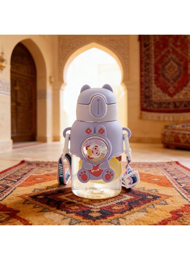 زجية ماء للاطفال بالشكل الكرتوني الدب اللطيف بزخرفة دمية ثلاثية الأبعاد، مع قشة قابلة للانقلاب وحزام قابل للتعديل، مقاومة للتسرب وخالية من مادة BPA، سعة 600 مل، مثالية للرياضات الخارجية والمدرسة، عبوة واحدة - Image 2