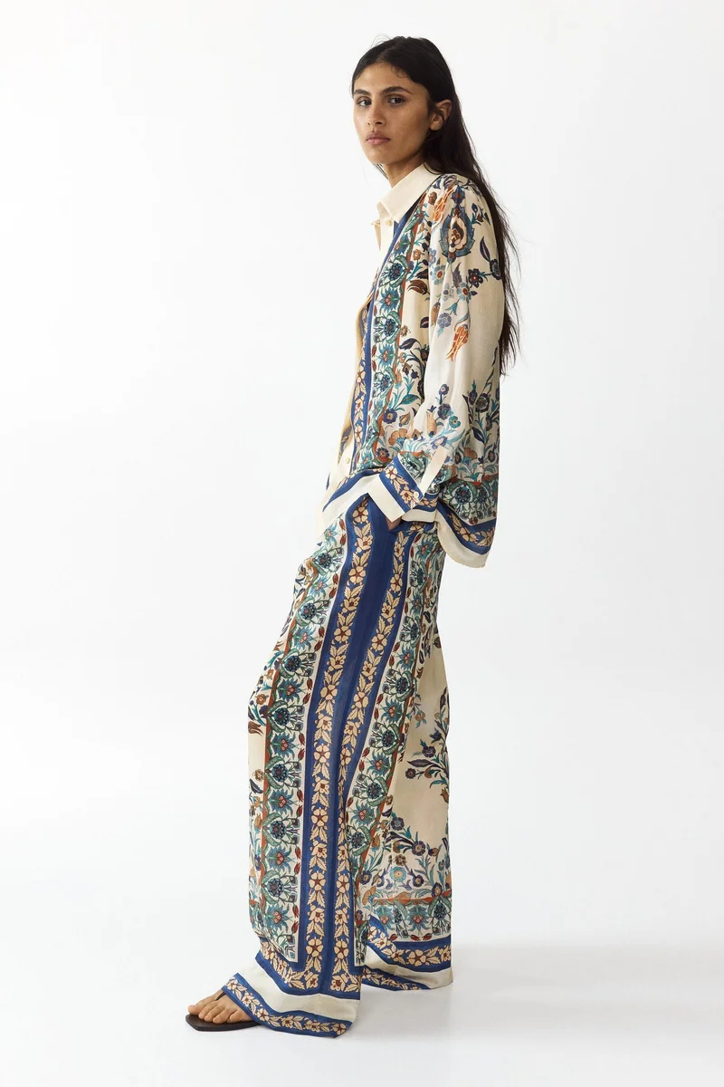 H&M Oversized printed shirt