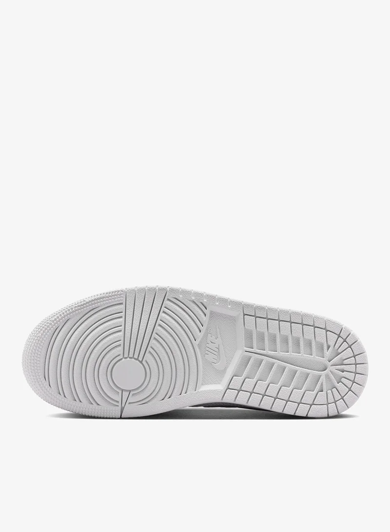 Jordan WHITE/PURE PLATINUM Youth Court Connect Low  | Best Price UAE