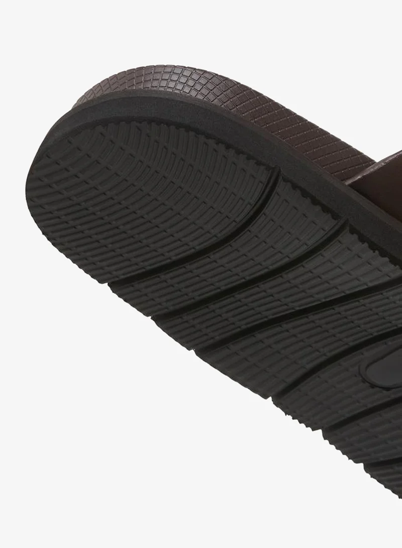 دوتشيني Men Monogram Textured Cross Strap Comfort Sandals