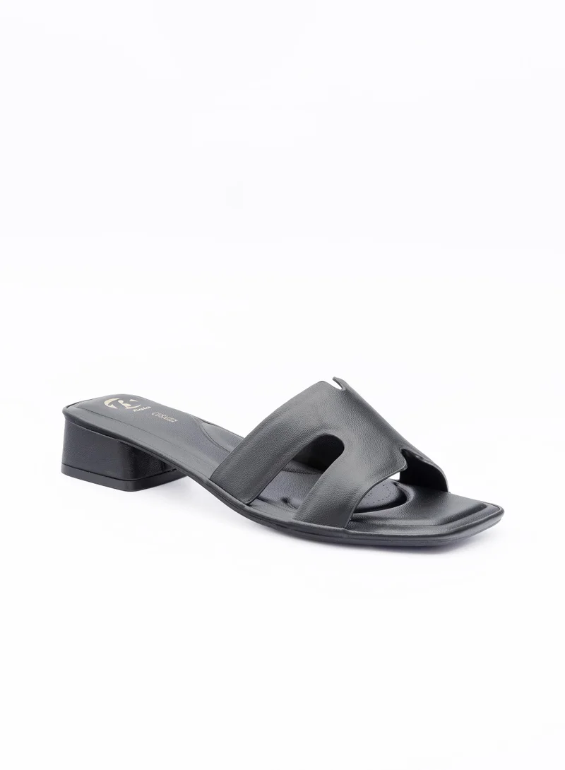 باتا صندل بسيط بكعب عريض