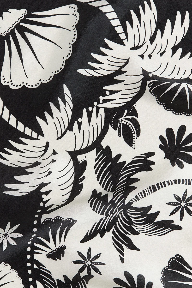 اتش اند ام وشاح من الحرير بنمط مطبوع