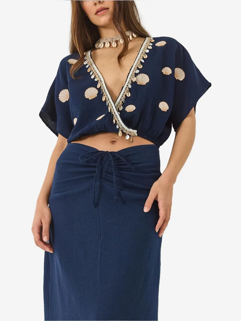 بيانكو لوتشي طقم نسائي قطعتين مطرز بياقة  من لوتشي