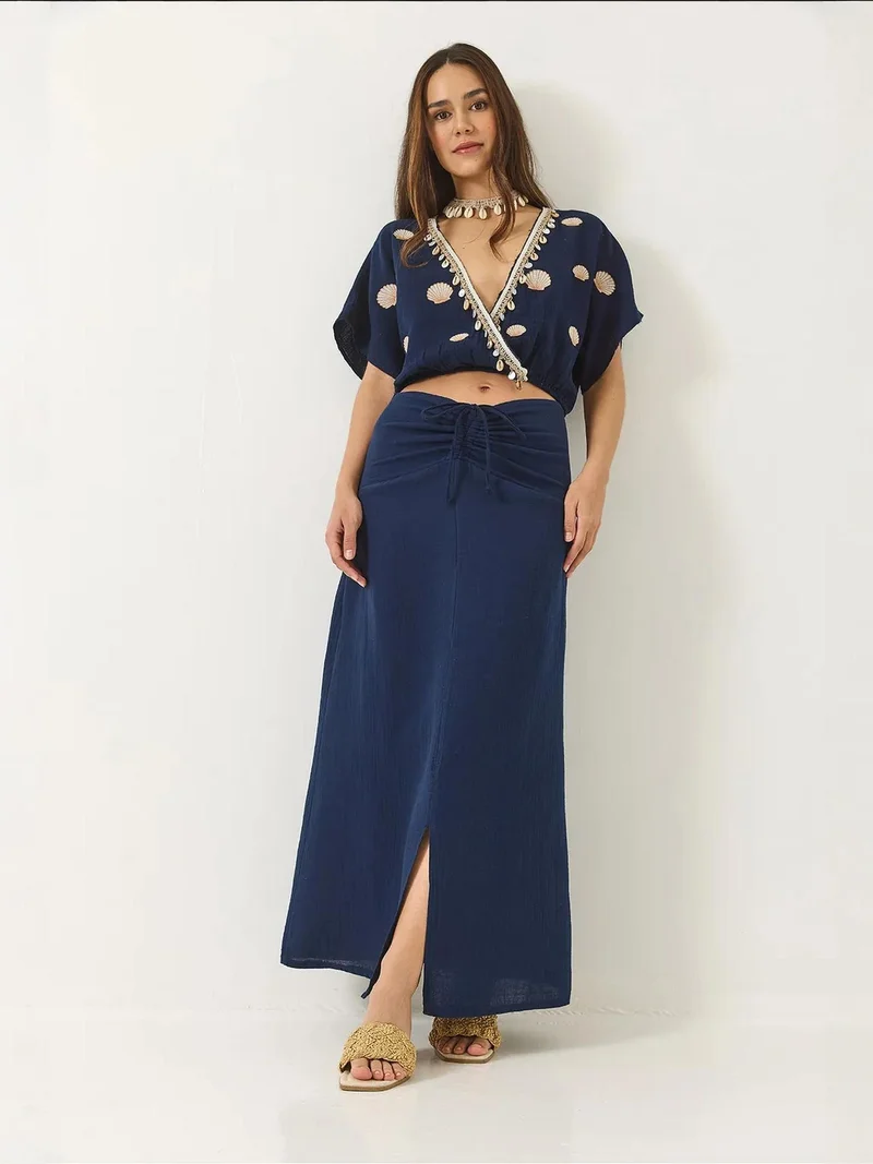 بيانكو لوتشي طقم نسائي قطعتين مطرز بياقة  من لوتشي