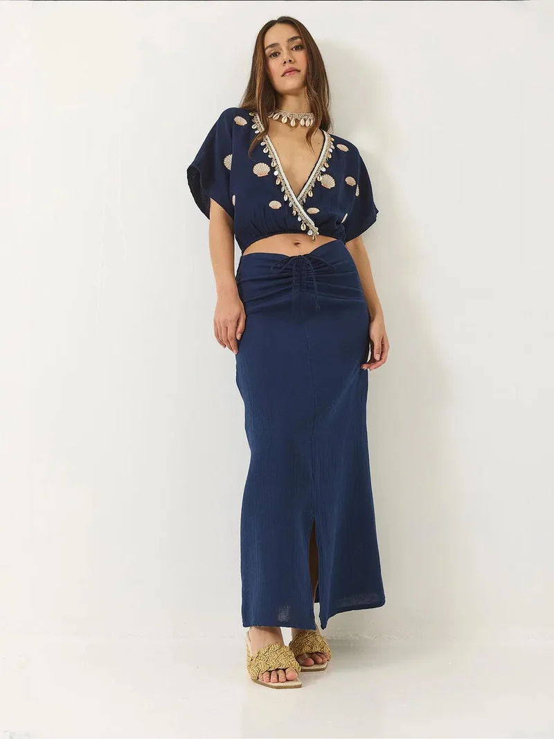 بيانكو لوتشي طقم نسائي قطعتين مطرز بياقة  من لوتشي