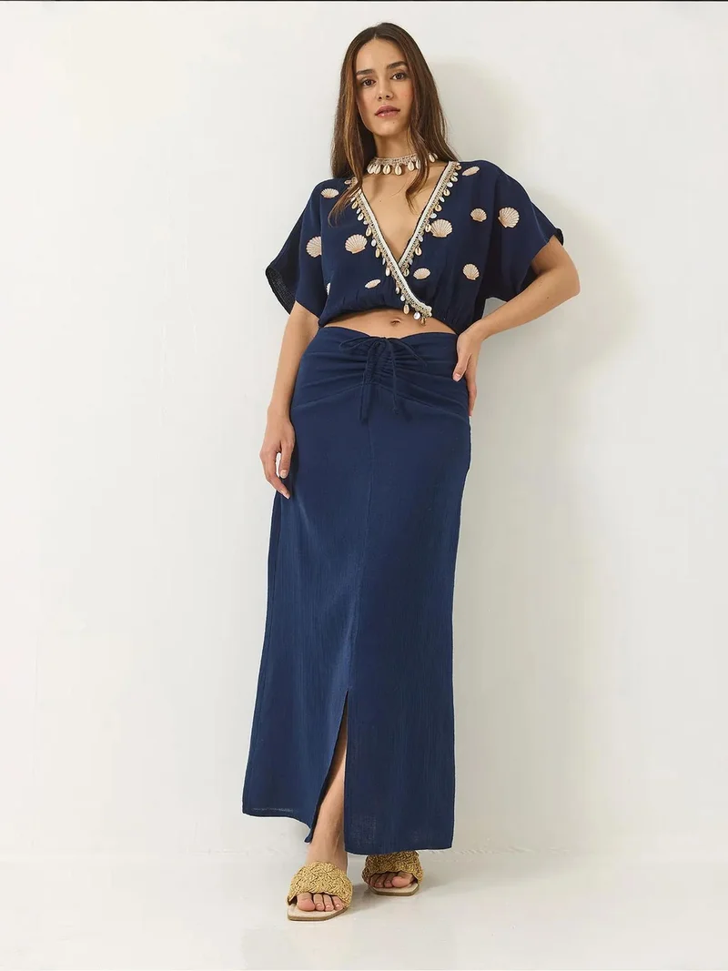 بيانكو لوتشي طقم نسائي قطعتين مطرز بياقة  من لوتشي