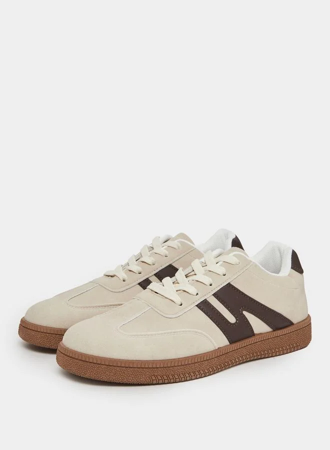 تايك تو حذاء رياضي شمواه برباط وأجزاء متداخلة