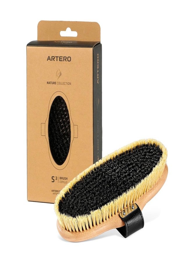 أرتيرو فرشاة Artero Saturno S3. فرش تنظيف الخيول ذات شعيرات خارجية بطول 2.5 سم تزيل كل الغبار وشعيرات داخلية بطول 1.9 سم تنظف بعمق. - Image 1