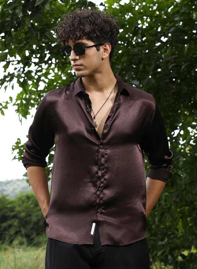 Campus Sutra Campus Sutra Men's Coffee Brown Gleaming Crushed-Satin Shirt | Spread Collar , Long Sleeve Cuffed Sleeves , Button Closure | Solid Crushed Satin | Satin Shirt For Party Wear