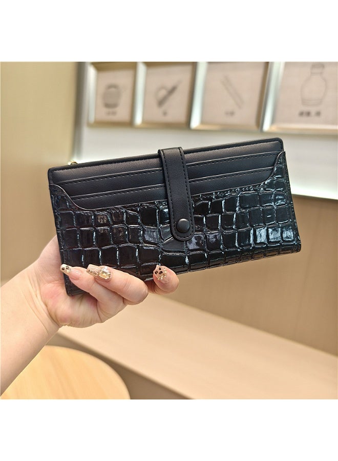 A luxurious crocodile-patterned long wallet designed for distinguished women, featuring a zipper closure. It can be used as a credit card wallet or a ladies' clutch bag, offering ample storage space and multiple card slots.  - Image 5