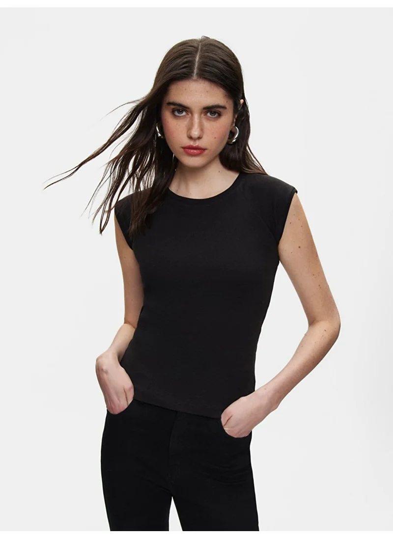 ال تي بي Black T-Shirt