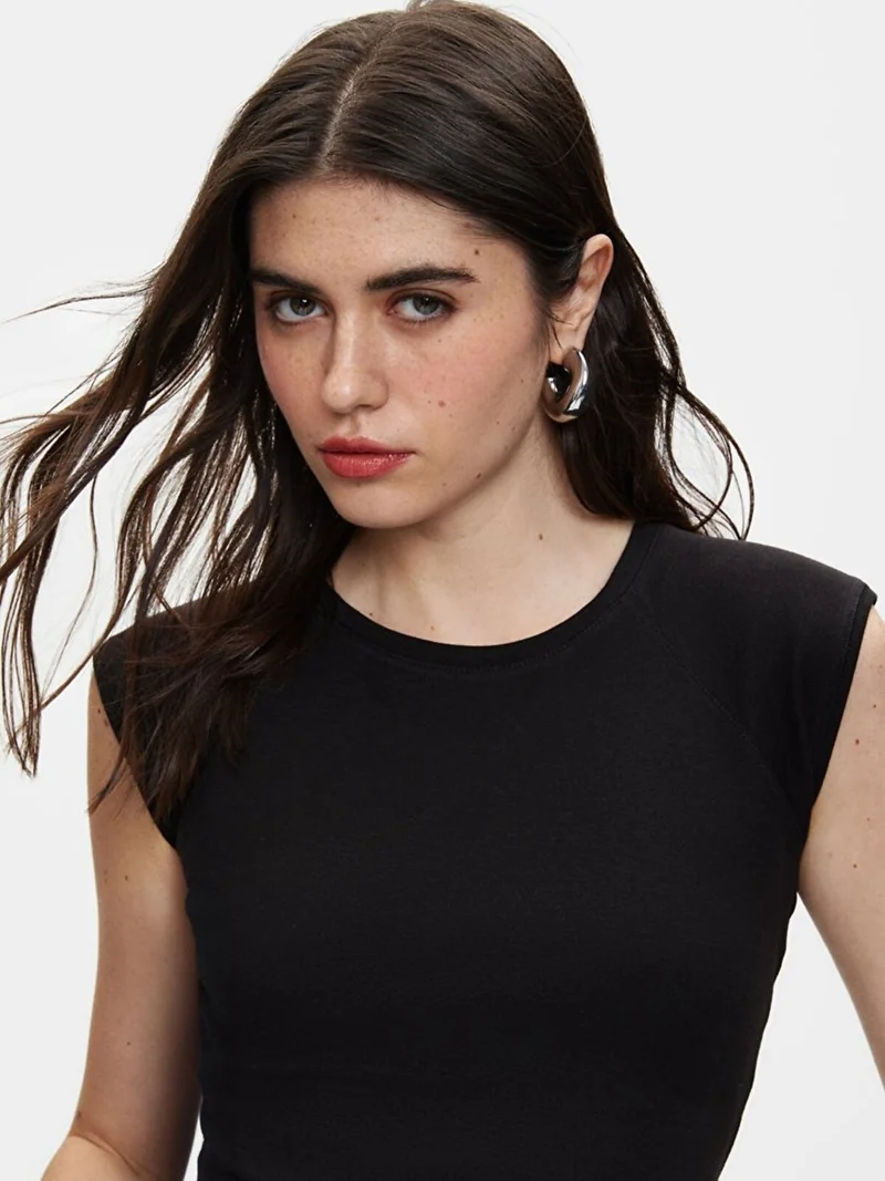 ال تي بي Black T-Shirt