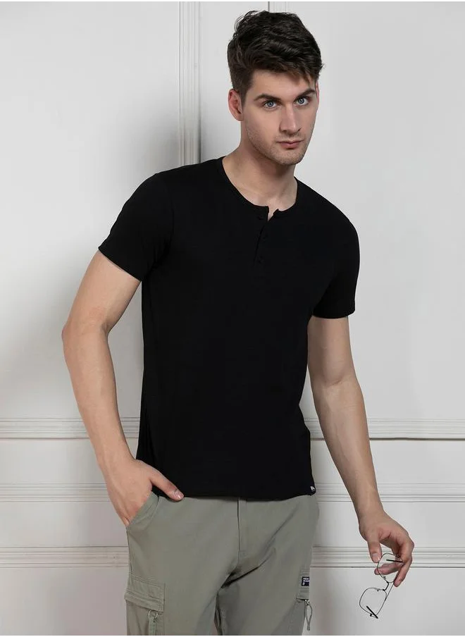 دينيس لينغو Regular Fit Henley Neck T-Shirt