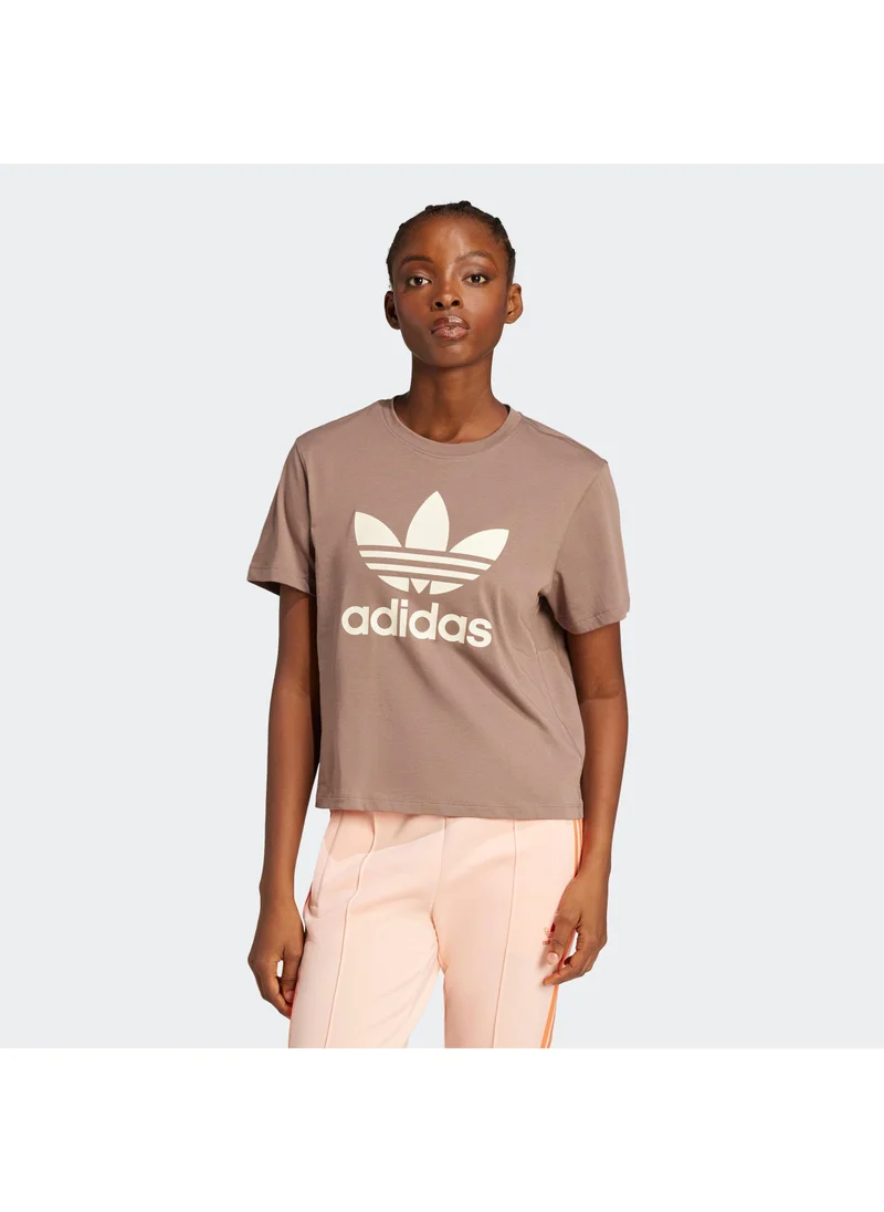 adidas تي شيرت تريفويل للنساء من أوريجينالز - بني