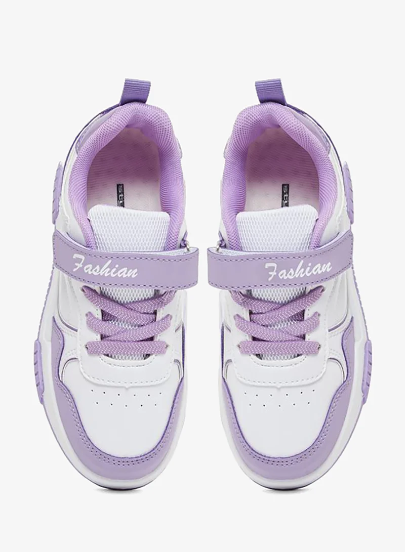 ستايلي اكتيف سنيكرز بألوان متداخلة، مقدمة دائرية مع شريط خلفي