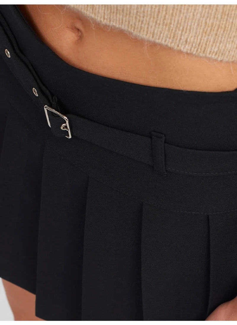 ديلفين 80816 Thick Pleated Shorts Skirt-Black