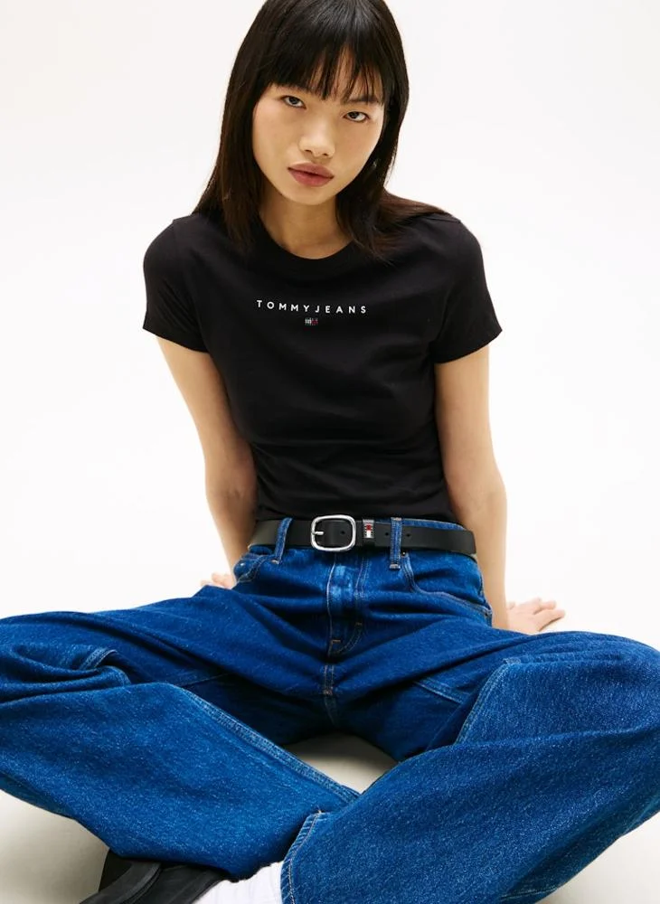 تومي جينز تيشيرت بياقة دائرية وشعار