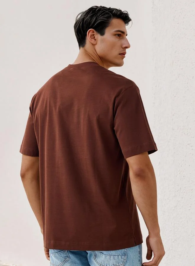 إمبيرور تيشيرت مطرز بشعار الإمبراطور