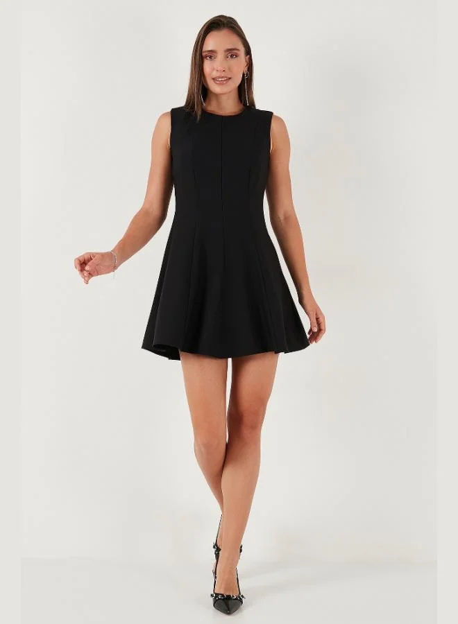 ليلا فستان قصير بياقة دائرية وقصة عادية للنساء