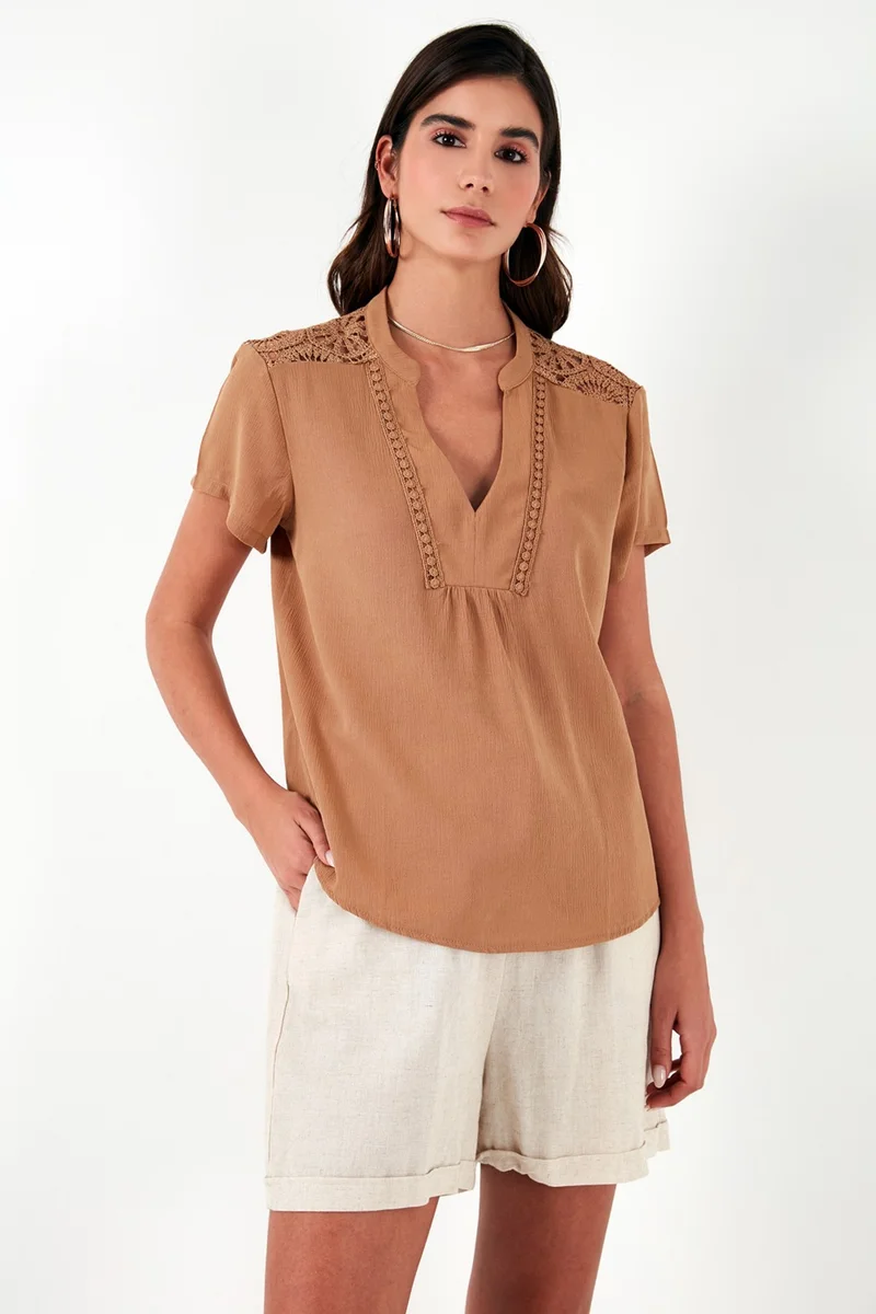 Lela Guipure Detailed 100% Cotton Regular Fit V-Neck Blouse Women's Blouse 611BZ0286