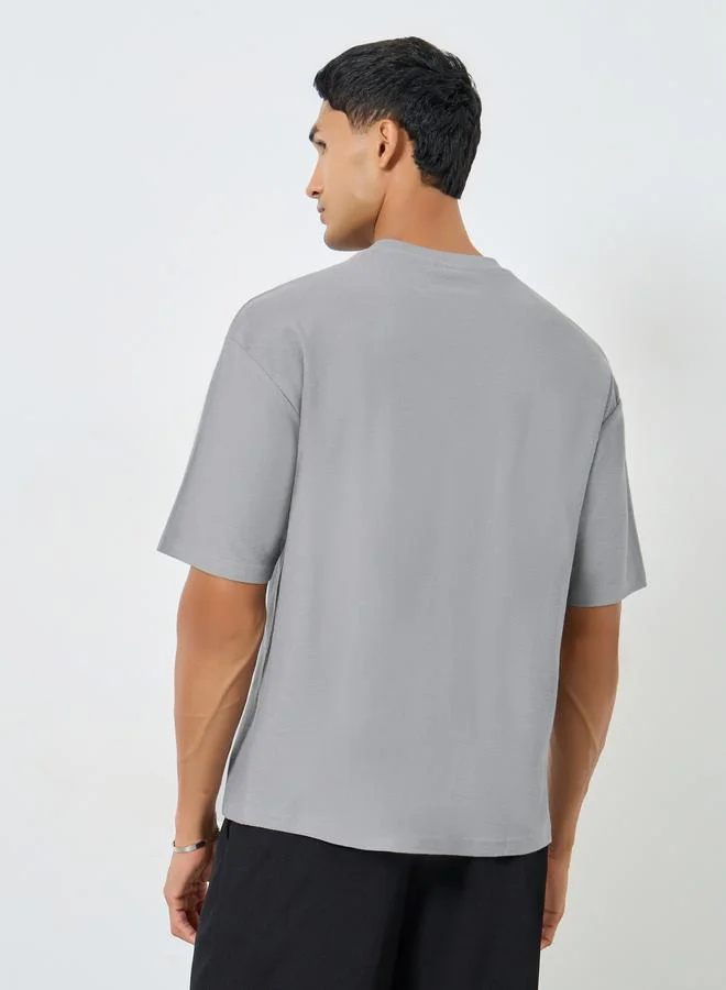 ستايلي تيشيرت مطرز بقصة واسعة