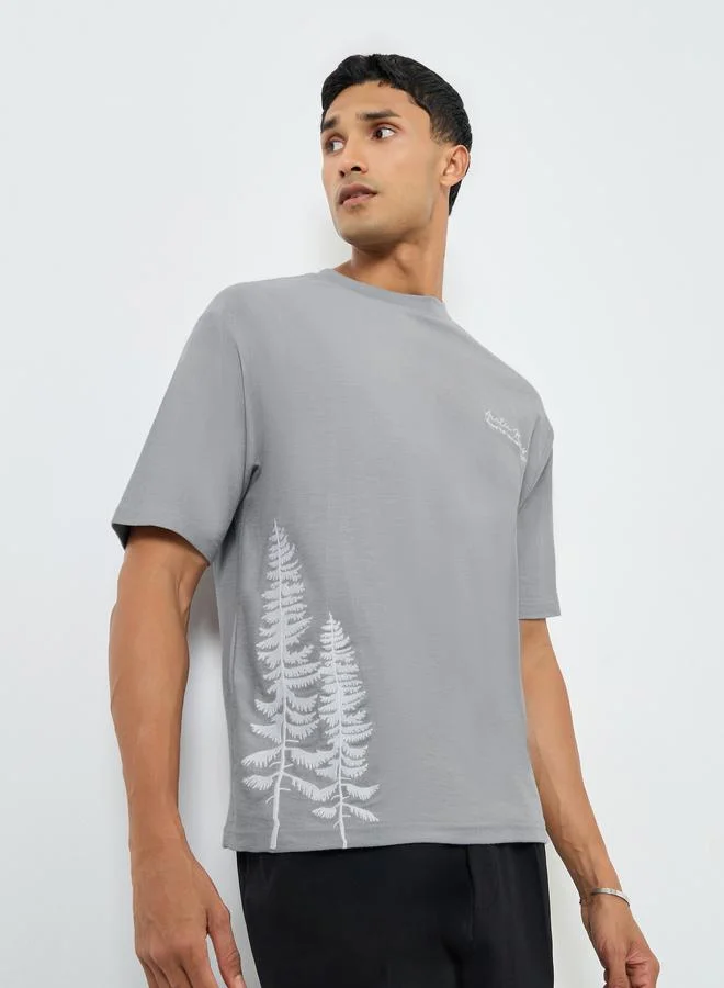 ستايلي تيشيرت مطرز بقصة واسعة