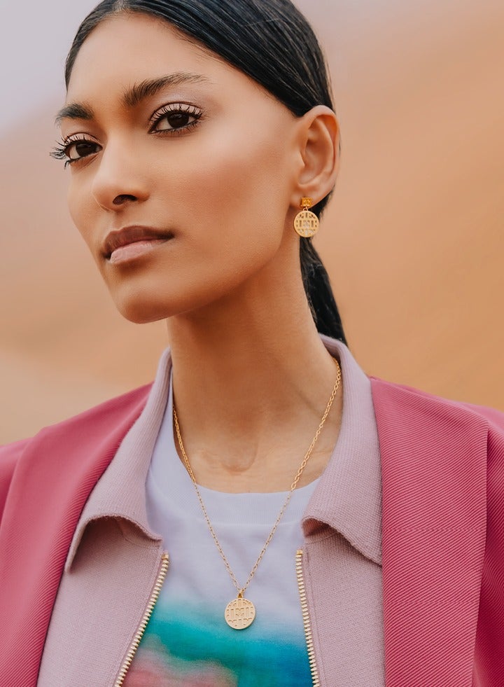 إسكادا قلادة ليندا بيضاء بقلادة من عرق اللؤلؤ وشعار مميز - Image 5