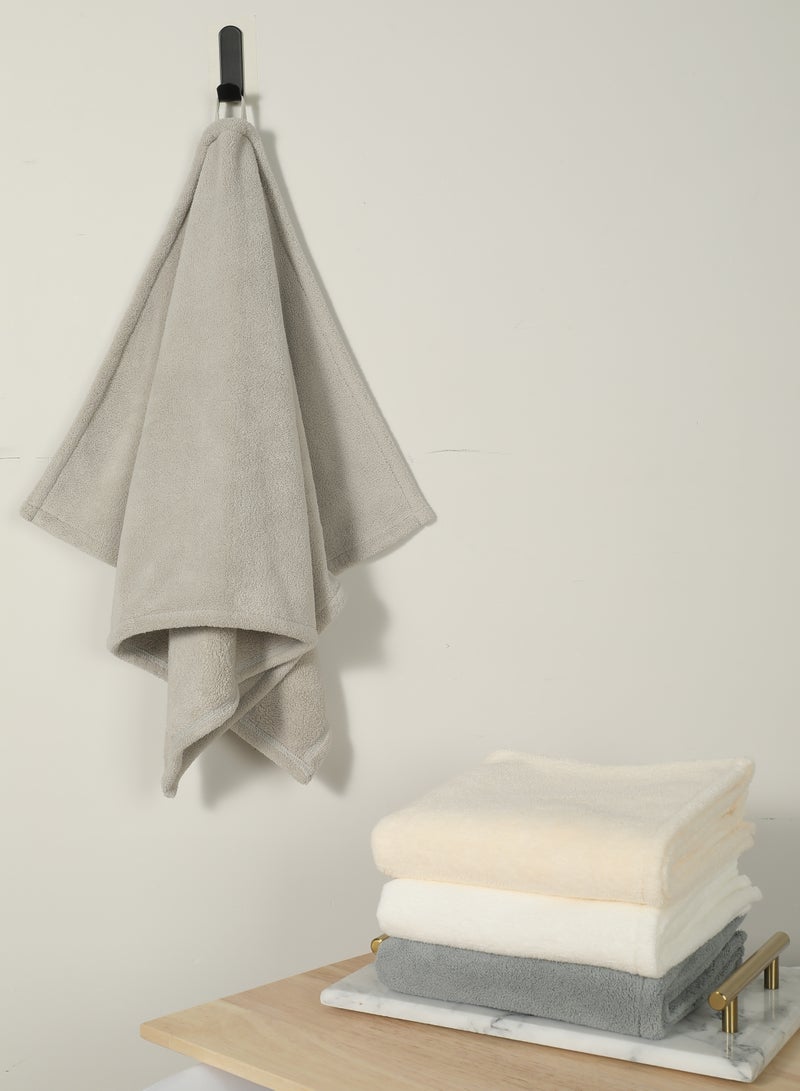 DrSleeep Light Grey Large Bath Towel - Ultra-Soft Coral Fleece, High Water Absorption, Lightweight, and Gentle on Sensitive Skin - Quick-Dry and Durable for Everyday Use - Image 1