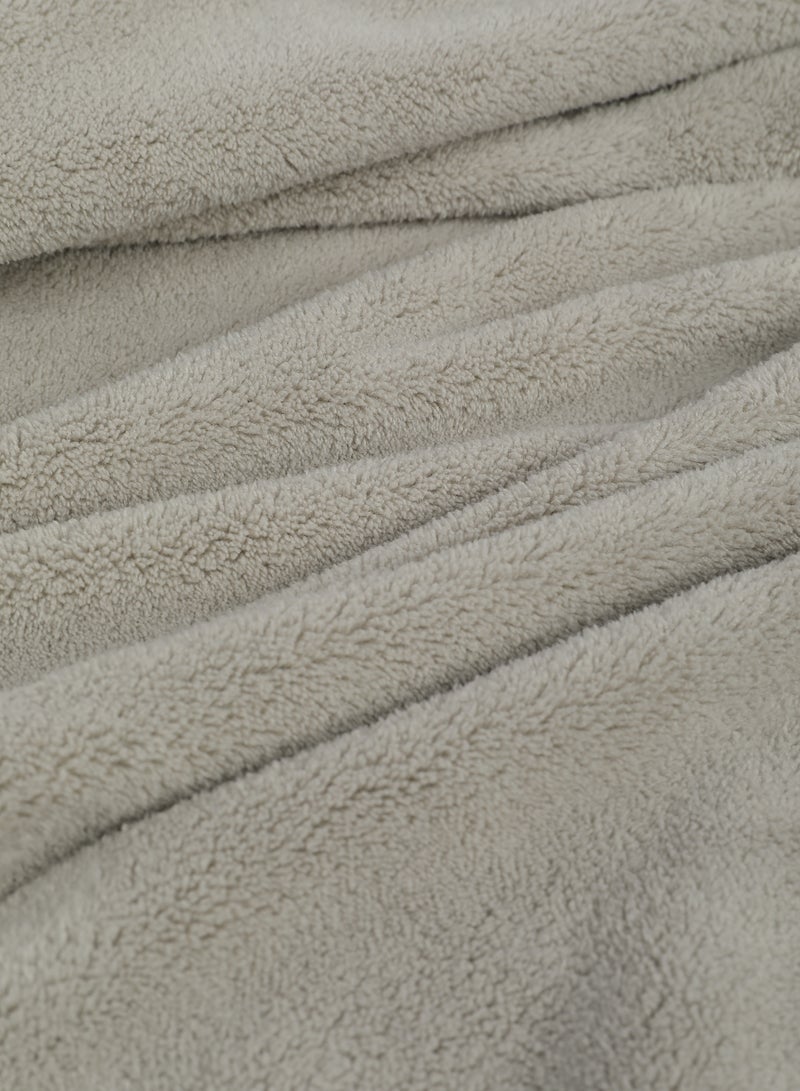DrSleeep Light Grey Large Bath Towel - Ultra-Soft Coral Fleece, High Water Absorption, Lightweight, and Gentle on Sensitive Skin - Quick-Dry and Durable for Everyday Use - Image 4