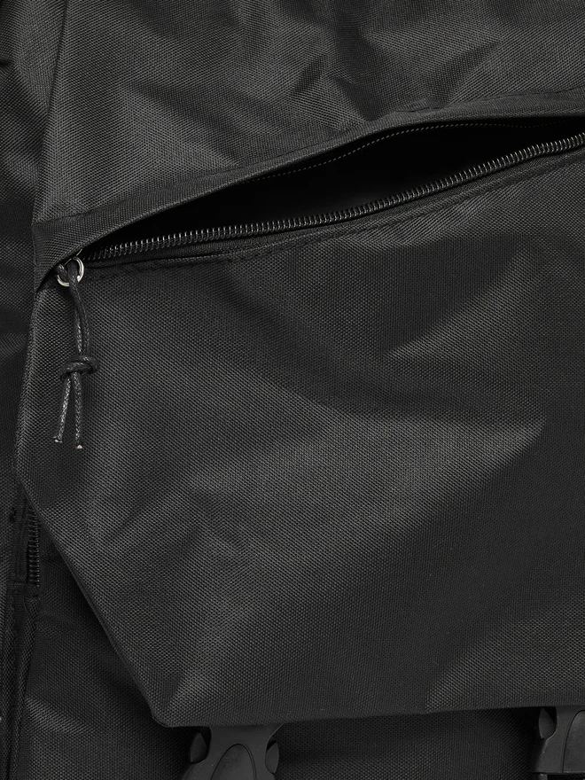 ستايلي حقيبة ظهر Styli بسحاب أمامي وجيب وحزام بإبزيم