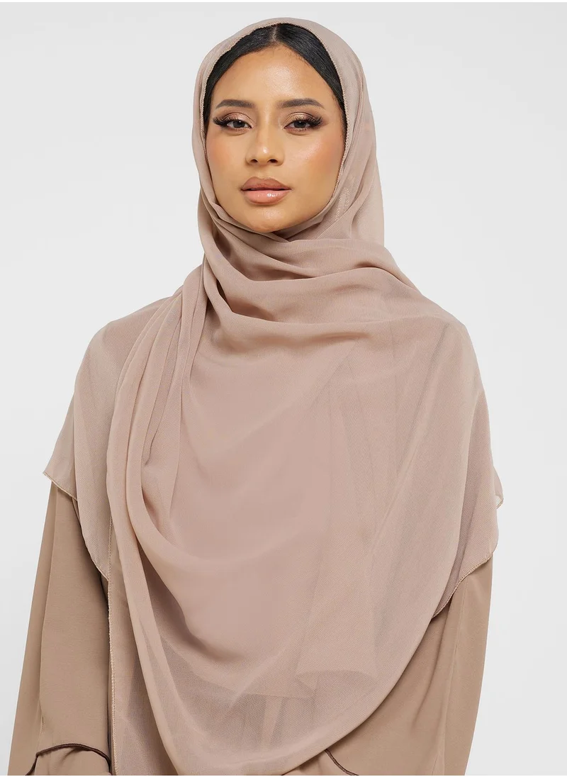 خزانة عباية مع طقم تنورة وشيلة