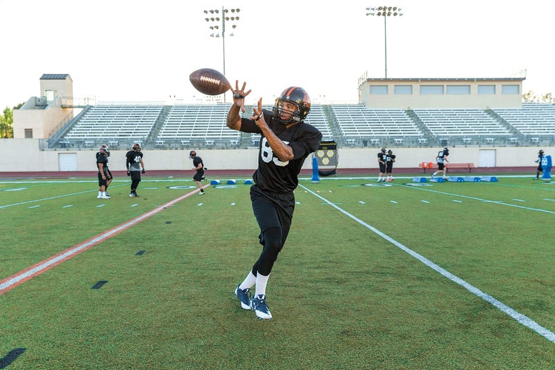 SKLZ Great Catch Football Receiving Training Aid Gray|Black, Medium - Image 3