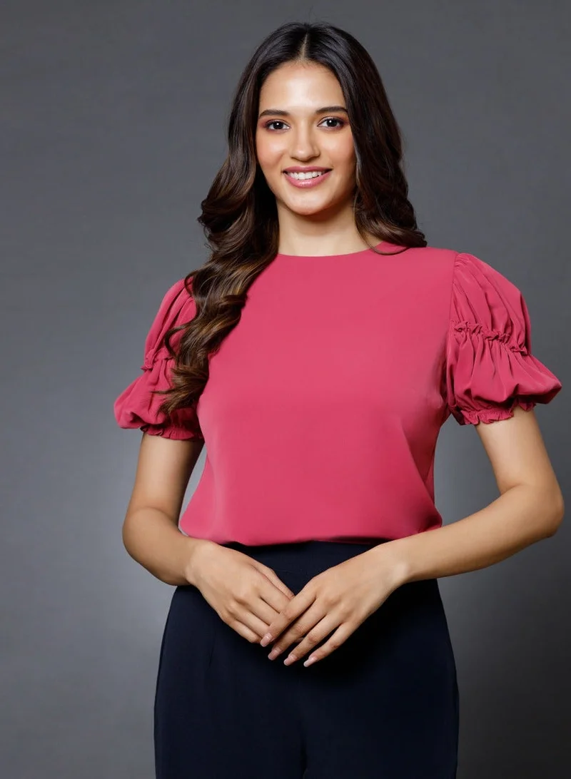 زجزاج بلوزة وردية بياقة دائرية وتفاصيل أكمام