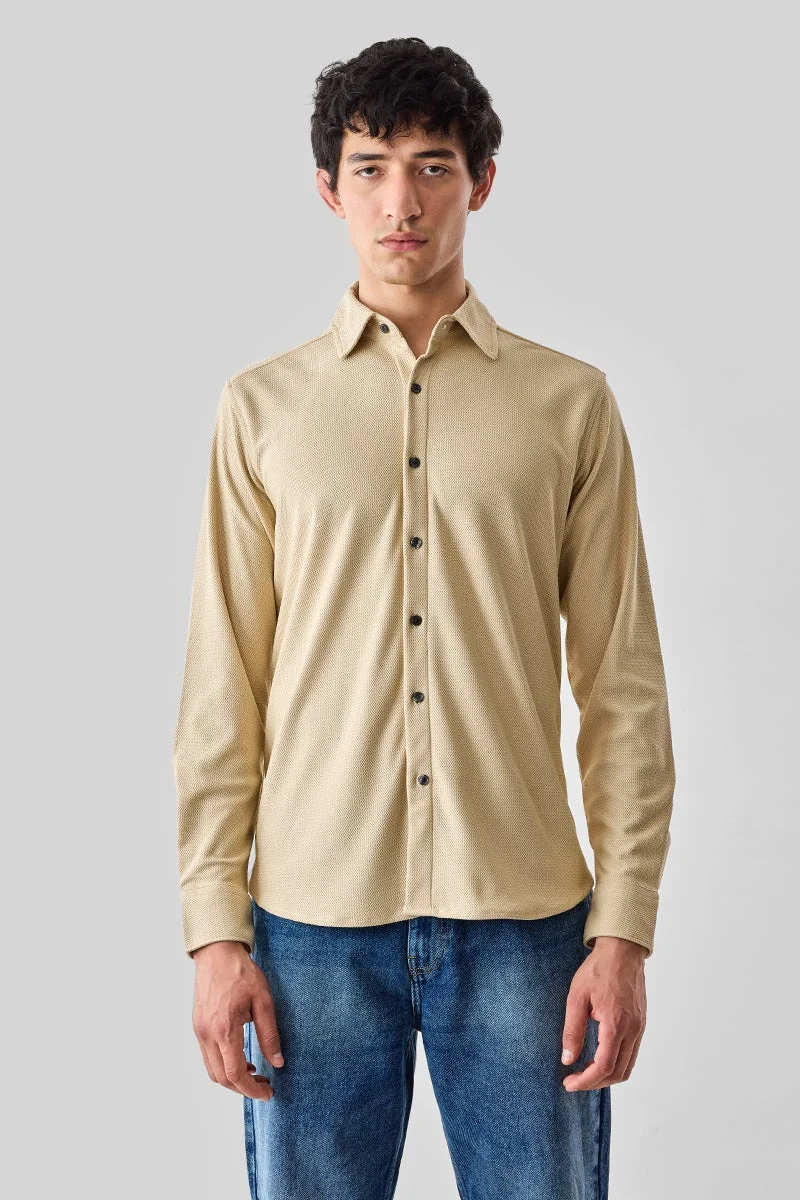 سنيتش قميص بقصة ضيقة بنقوش