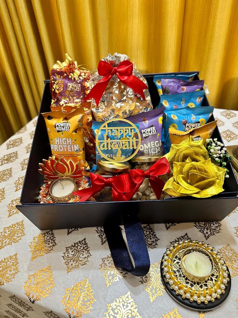 OCEANOMERCHH سلة هدايا ديوالي OCEANOMERCHH مع صندوق فاخر وعبوات Powernoms ووسم ديبافالي ودييا وبطاقة ديوالي وزينة زهور وجرار مكسرات محمصة لوكشوريا - Image 4