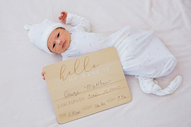 Pearhead Baby Welcome Sign GenderNeutral Hello Baby Arrival Photo Prop Hospital Birth Announcement Newborn Birth Stats Board Photo Prop 825 x 11 Wood - Image 3